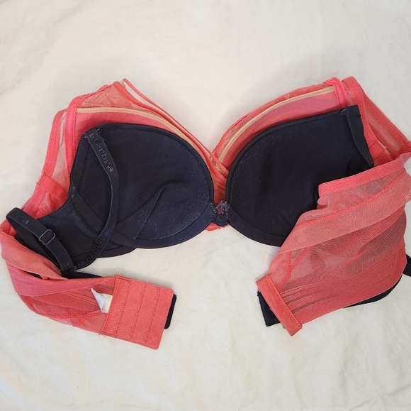 Vintage Red Lace Bra - Picture 2 of 9